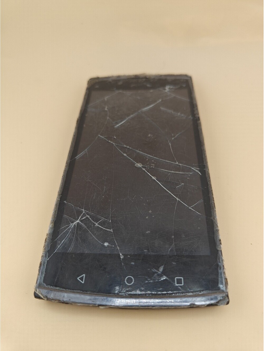 UMX U693CL 16GB Black Cracked Won't Charge Phone For Parts/Repair